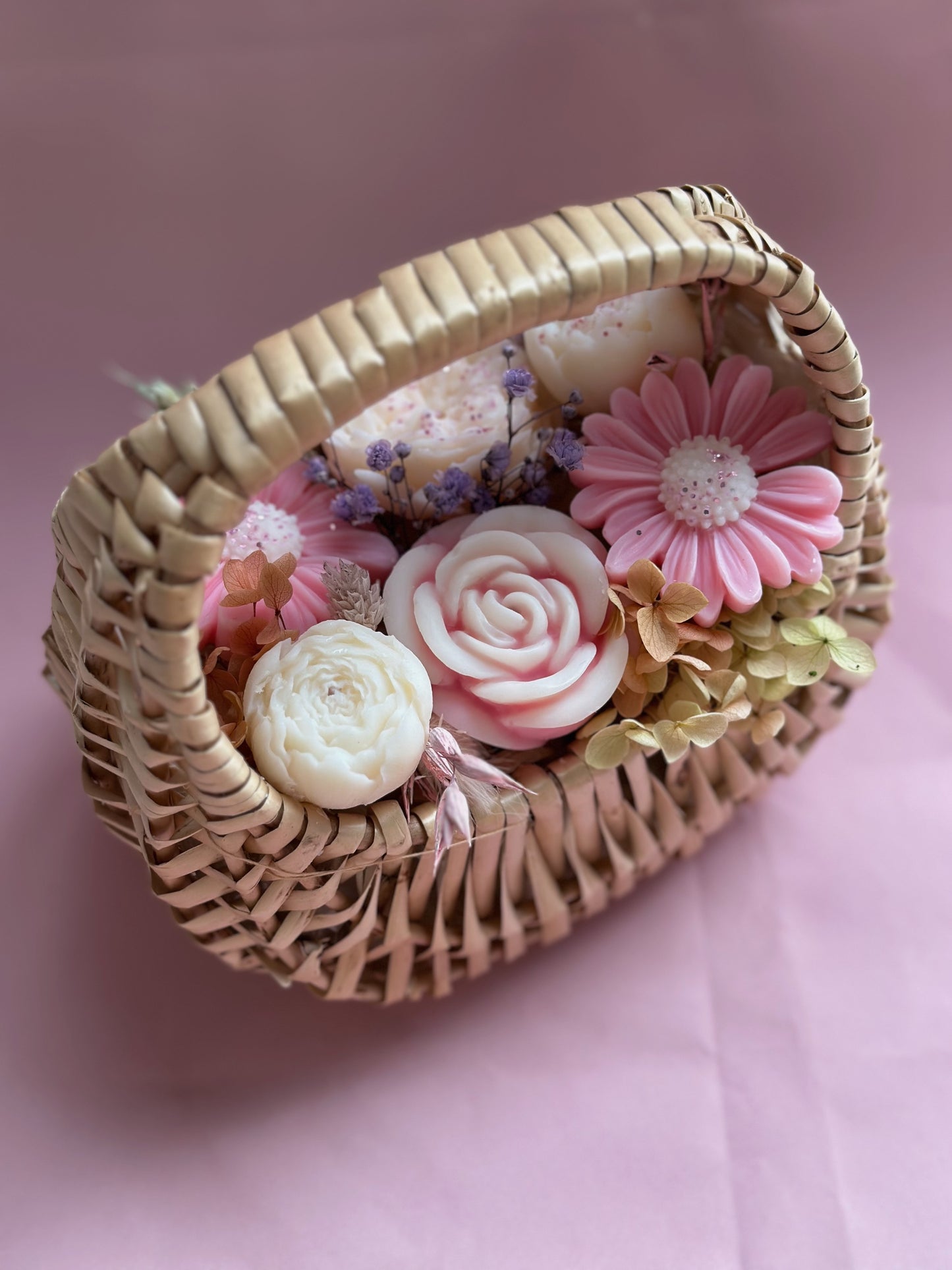 Panier de fleurs en cire - parfum rose