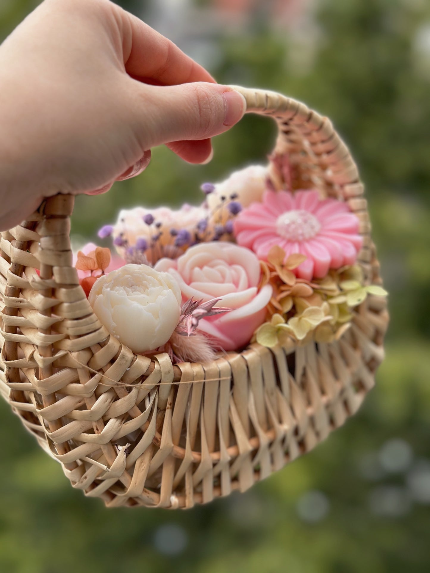 Panier de fleurs en cire - parfum rose