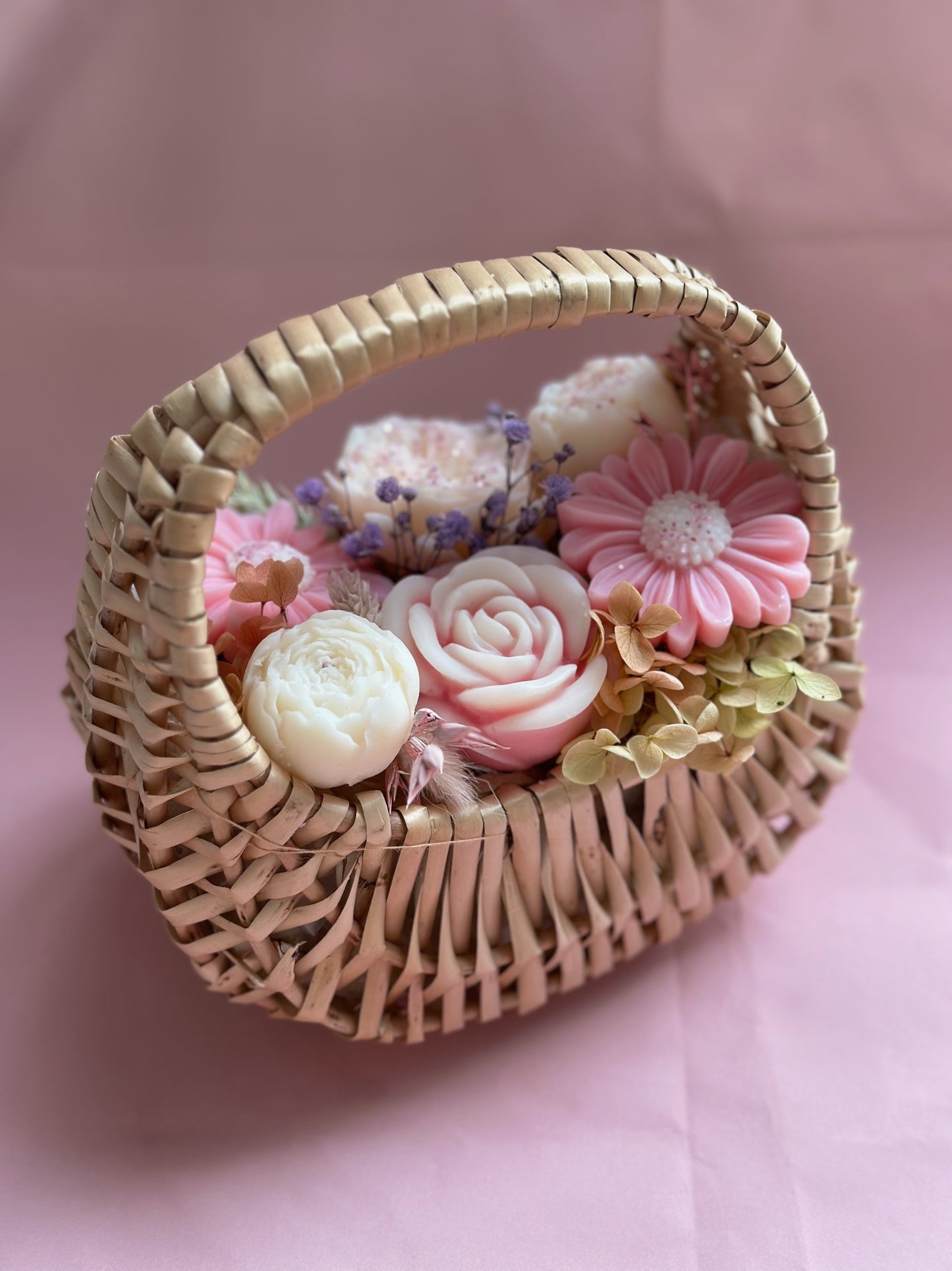 Panier de fleurs en cire - parfum rose